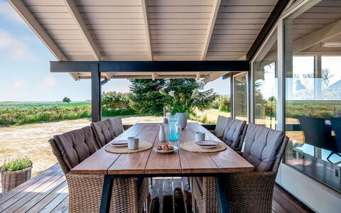 Ama - 250M from the Sea: Madera, Casa, Porche, Cubierta, Madera Dura, Techo, Manchas De Madera, Suelos De Madera, Eco Hotel