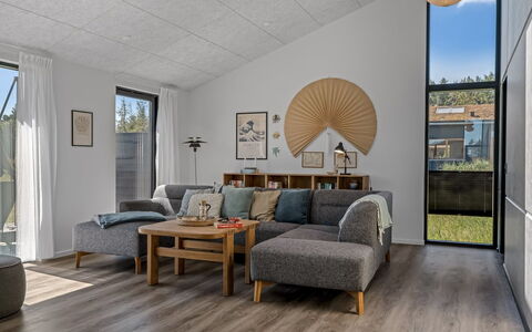 Petri - 1Km from the Sea: Piso, Madera, Mueble, Suelos De Madera, Suelo, Diseño De Interiores, Sofá, Sala, Suelo Laminado, Casa