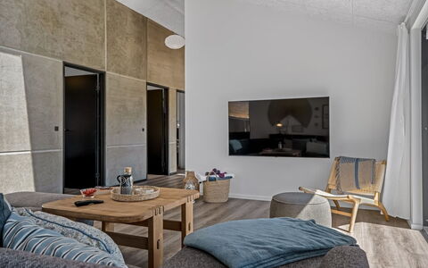 Petri - 1Km from the Sea: Piso, Pared, Diseño De Interiores, Mueble, Madera, Suelo, Techo, Sofá, Habitación, Sala