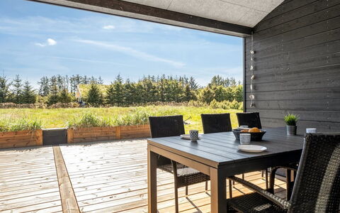 Petri - 1Km from the Sea: Madera, Casa, Porche, Cubierta, Madera Dura, Techo, Manchas De Madera, Suelos De Madera, Eco Hotel
