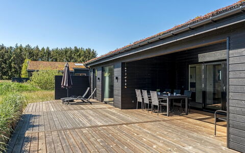 Petri - 1Km from the Sea: Madera, Casa, Porche, Cubierta, Madera Dura, Techo, Manchas De Madera, Suelos De Madera, Eco Hotel