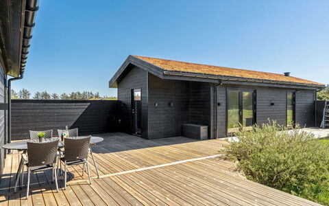 Petri - 1Km from the Sea: Madera, Casa, Porche, Cubierta, Madera Dura, Techo, Manchas De Madera, Suelos De Madera, Eco Hotel