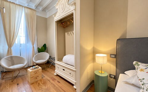 Via Roma 39: Mueble, Diseño De Interiores, Piso, Suelo, Madera, Habitación, Techo, Cama, Habitación, Encendiendo
