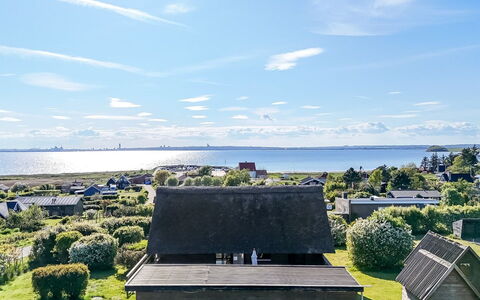 Minza - 150M from the Sea: Inmuebles, Sombra, Entrada De Coches, Casa De Campo