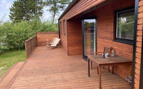Jerrik - 200M from the Sea: Madera, Casa, Porche, Cubierta, Madera Dura, Techo, Manchas De Madera, Suelos De Madera, Eco Hotel