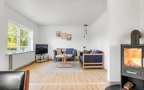 Arben - 900M from the Sea: Piso, Madera, Mueble, Suelo, Diseño De Interiores, Suelos De Madera, Sala, Habitación, Casa, Madera Dura