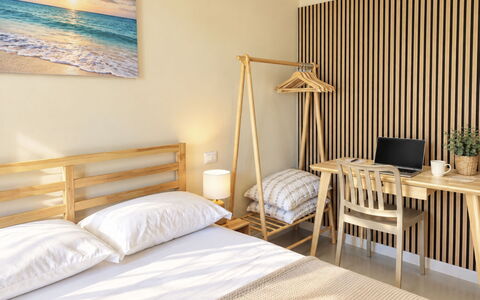 Harmony - Holiday and Workation: Mueble, Diseño De Interiores, Madera, Suelo, Piso, Habitación, Cama, Departamento, Habitación, Manchas De Madera
