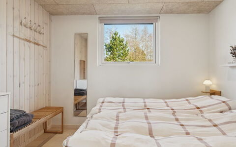 Amaja - 600M from the Sea: Pared, Madera, Techo, Habitación, Diseño De Interiores, Piso, Suelo, Habitación, Cama, Lecho
