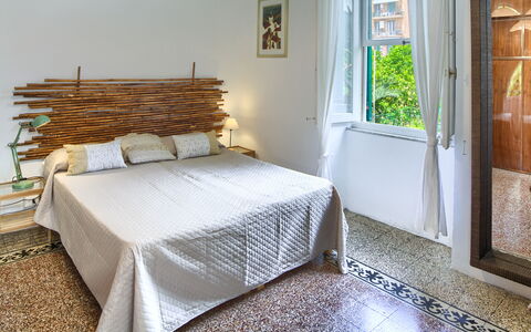 Corso Roma 15 Vacanze - Levanto: Habitación, Mueble, Cama, Madera, Lecho, Sábana, Diseño De Interiores, Linos, Casa, Suelo