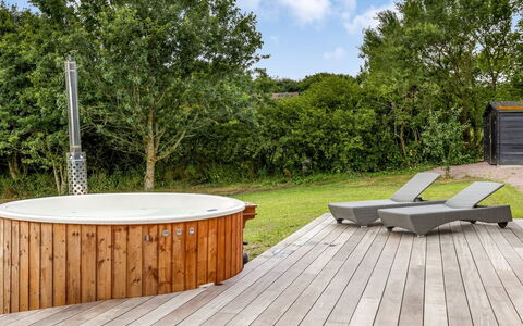 Stjerne - 300M to the Fjord: Madera, Madera Dura, Cubierta, Material Compuesto, Manchas De Madera, Tablón, Suelos De Madera, Mueble Para Exteriores, Jardín
