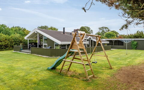 Windelgard - from the Sea: El Terreno Del Lote, Casa, Sombra, Cobertura Del Suelo, Jardín, Césped, Cabaña, Inmuebles, Paisajismo, Yarda