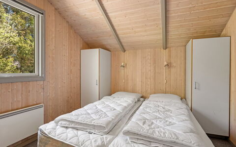 Kuisma - 11Km from the Sea: Madera, Casa, Habitación, Techo, Madera Dura, Manchas De Madera, Cama, Tablón, Lecho, Cuarto De Troncos