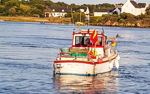 Villa Colette: Barco, Modo De Transporte, Transporte, Watercraft, Camino Acuático, Mar, Barcos Y Canotaje - Efectos Y Equipo, Embarcacion, Lago, Arquitectura Naval