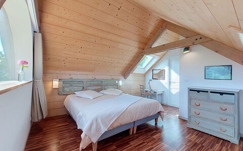 Le Préau: Mueble, Diseño De Interiores, Madera, Habitación, Cama, Techo, Suelo, Piso, Habitación, Encendiendo