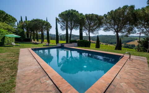 Passignano: Azul, Piscina, Paisajismo, Jardín, Fuente De Agua, Sombra, Patio Interior, Hacienda, Eco Hotel