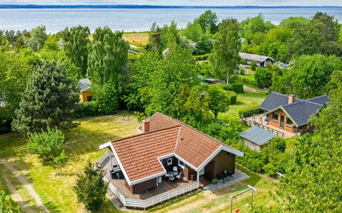 Hennrik - 240M from the Sea: Hierba, Pradera, El Terreno Del Lote, Cabaña, Área Rural, Prado, Edificios Del Jardín, Jardín, Cobertizo