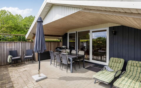 Irlin - 850M from the Sea: Madera, Porche, Casa, Mueble, Sombra, Puerta, Mueble Para Exteriores, Madera Dura, Cubierta, Silla