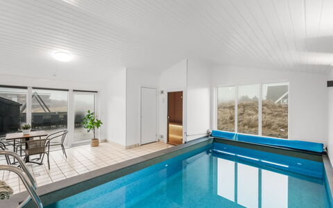 Agnes - 900M from the Sea: Mueble, Mueble Para Exteriores, Vajilla, Mesa, Drinkware, Silla, Mesa Al Aire Libre, Comida, Botella
