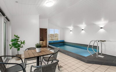 Agnes - 900M from the Sea