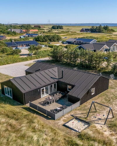 Agnes - 900M from the Sea