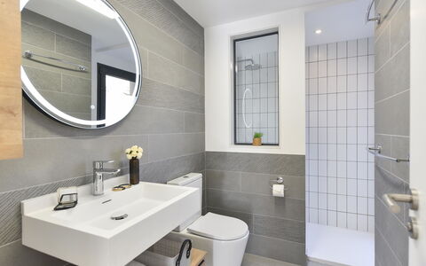 Las Yucas 2: Diseño De Interiores, Arreglo De Tubería, Piso, Suelo, Baño, Baño, Asiento Del Baño, Lavabo, Mueble De Baño, Grifo
