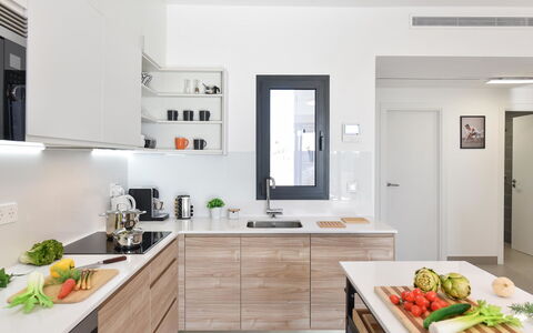 Las Yucas 2: Mostrador, Cocina, Mueble, Aparato De Cocina, Gabinetes, Diseño De Interiores, Madera, Electrodoméstico, Piso, Electrodoméstico