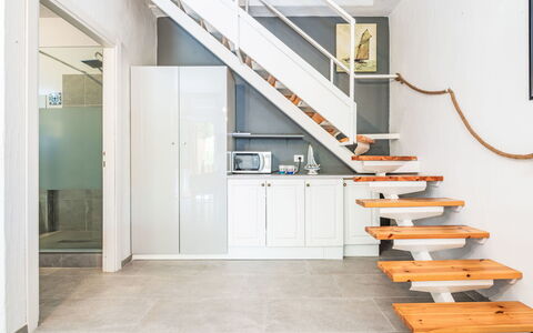 Casa Darc: Mueble Para Exteriores, Casa, Mueble, Puerta, Mesa Al Aire Libre, Silla, Cocina Y Comedor Mesa, Sombra, Balcón, Porche