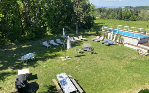 Villa Albertina: Mueble Para Exteriores, Césped, Jardín, Piscina, Parque, Silla, Mesa Al Aire Libre, Paraguas, Sunlounger
