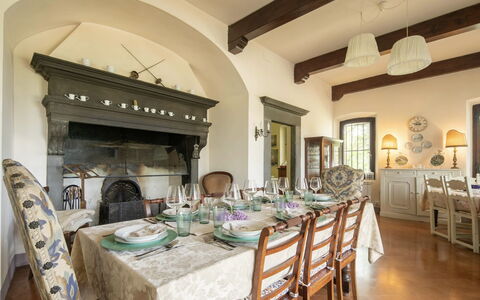 Villa Albertina: Mueble, Diseño De Interiores, Silla, Mesa, Pared, Comedor, Madera, Cocina Y Comedor Mesa, Techo, Piso