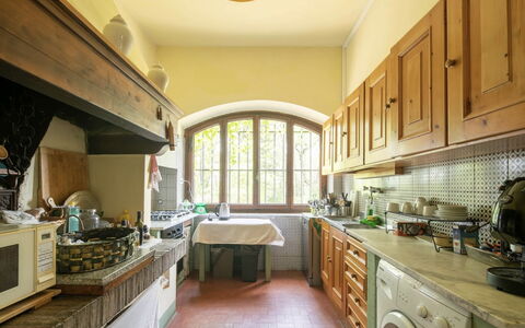Villa Albertina: Cocina, Diseño De Interiores, Madera, Piso, Mostrador, Mueble, Techo, Gabinetes, Encendiendo, Suelo