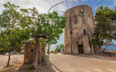 Santa Maria Navarrese 649: Cielo, Restos, Castillo, Fortificación