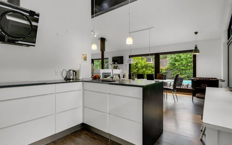 Ejnarine - 1.5Km from the Sea: Cocina, Diseño De Interiores, Mostrador, Piso, Mueble, Aparato De Cocina, Madera, Suelo, Techo, Gabinetes