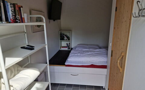 Ejnarine - 1.5Km from the Sea: Mueble, Diseño De Interiores, Habitación, Suelo, Piso, Cama, Litera, Lecho, Sábana, Habitación