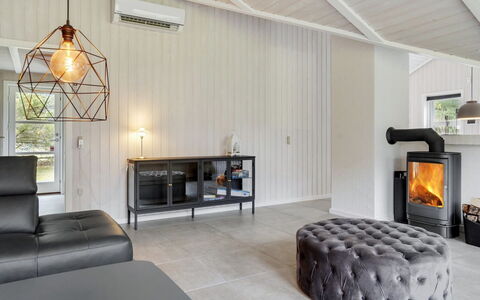 Rietrikki - 2.4Km from the Sea: Diseño De Interiores, Piso, Pared, Mueble, Suelo, Techo, Madera, Sofá, Lámpara, Sala