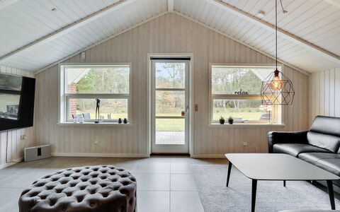 Rietrikki - 2.4Km from the Sea: Diseño De Interiores, Mueble, Techo, Madera, Lámpara, Piso, Sofá, Sala, Casa, Suelo
