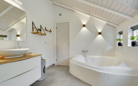 Rietrikki - 2.4Km from the Sea: Arreglo De Tubería, Diseño De Interiores, Piso, Techo, Baño, Suelo, Plomería, Grifo, Bañera, Casa