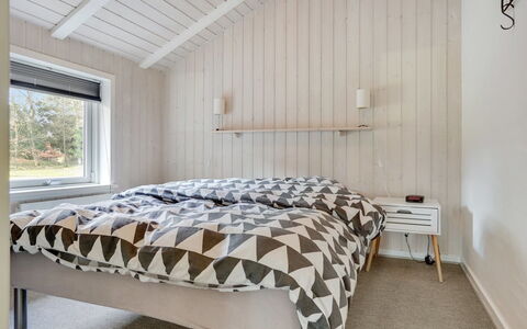 Rietrikki - 2.4Km from the Sea: Habitación, Cama, Madera, Lecho, Sábana, Techo, Diseño De Interiores, Linos, Piso, Marco De La Cama