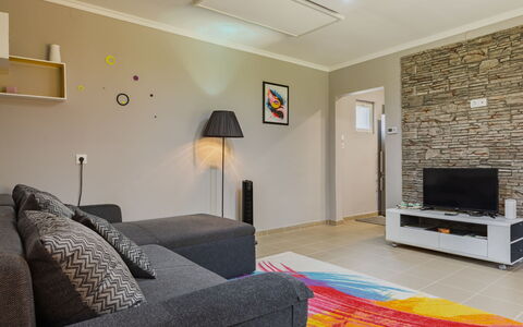 Nest: Mueble, Diseño De Interiores, Piso, Suelo, Sofá, Pared, Sala, Techo, Habitación, Madera