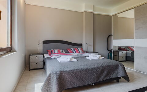 Nest: Mueble, Cama, Habitación, Diseño De Interiores, Sábana, Suelo, Piso, Lecho, Techo, Habitación