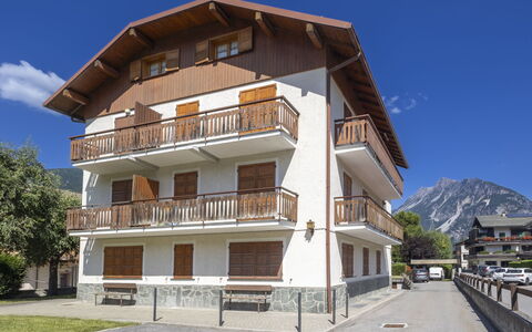 Bormio 16: Balcón, Cordillera, Alpes, Pueblo De Montaña