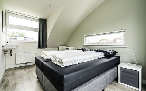 Vlissingen 600: Diseño De Interiores, Techo, Piso, Habitación, Suelo, Cama, Habitación, Marco De La Cama, Lecho, Sábana