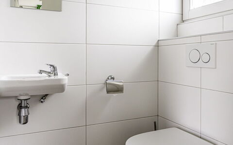 Vlissingen 600: Asiento Del Baño, Baño, Baño, Arreglo De Tubería, Piso, Diseño De Interiores, Suelo, Lavabo Del Baño, Lavabo, Plomería