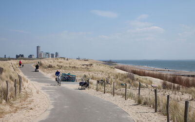 Vlissingen 600: Costa, Playa, Horizonte, Recreación, Apuntalar, Costeras Y Los Accidentes Geográficos Oceánico, Arena, Mar, Torre, Bicicleta