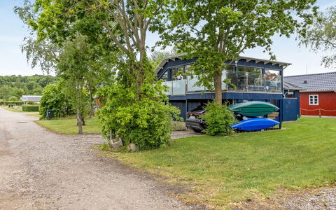 Gabriele - 50M from the Sea: Techo, Casa, Casa, Cabaña, Vía Muerta, Inmuebles, Entrada De Coches, Edificios Del Jardín, Yarda, Cobertizo