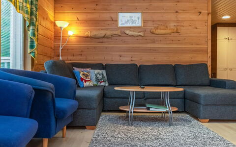 Louhuranta: Madera, Mueble, Piso, Suelo, Manchas De Madera, Puerta, Habitación, Madera Dura, Techo, Silla