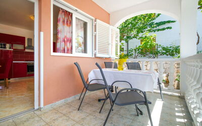 Alojamiento:&nbsp;Zora 200.1