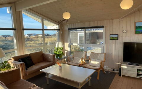 Zuhra - 400M from the Sea