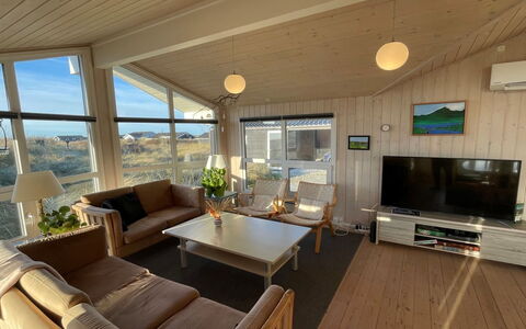 Zuhra - 400M from the Sea