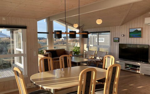Zuhra - 400M from the Sea