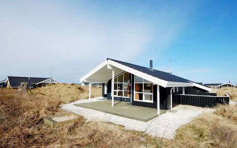 Zuhra - 400M from the Sea